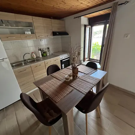 펜션 Xlimos House